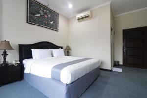 Ένα ή περισσότερα κρεβάτια σε δωμάτιο στο Hotel Antariksa