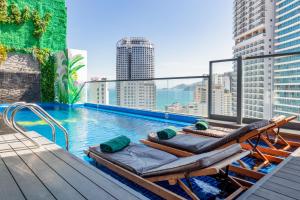 Bazén v ubytování Ivy Hotel Nha Trang nebo v jeho okolí