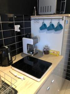 A kitchen or kitchenette at Sunrise 2 Apartment
