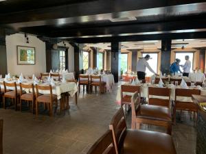 Restaurant ou autre lieu de restauration dans l'établissement Dhulikhel Mountain Resort