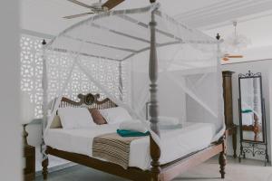 Letto o letti in una camera di Little Tamarind