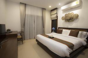 En eller flere senge i et værelse på Ozone Villa Phuket