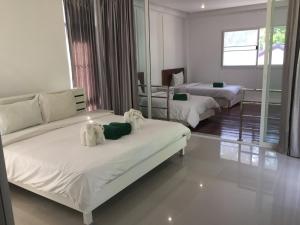 Katil atau katil-katil dalam bilik di Cousin Koh Kho Khao Beach