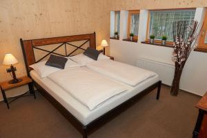 Säng eller sängar i ett rum på HT Chalets Harrachov