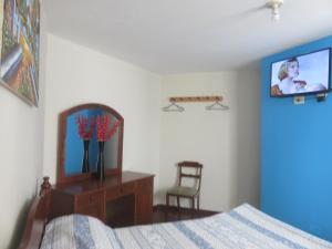A bed or beds in a room at Hospedaje Casa Blanca Beach