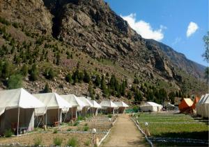 a row of tents in front of a mountain at Bhaga Eco Camp in Jispa