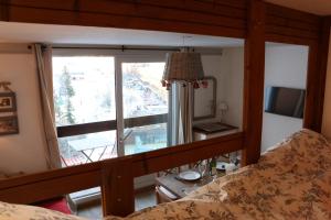 TV a/nebo společenská místnost v ubytování Appartements Immeuble Zodiaque