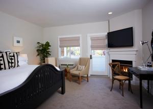Μια τηλεόραση ή/και κέντρο ψυχαγωγίας στο SummerWood Inn