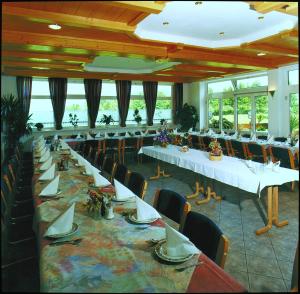 Restoran või mõni muu söögikoht majutusasutuses Hotel Gasthof Buchbauer