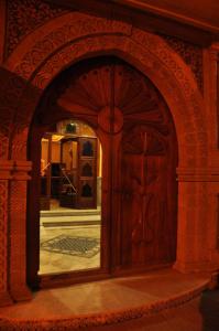 an archway with a wooden door in a room at Essaouira Wind Palace in Essaouira