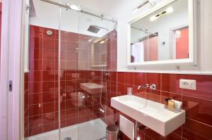 A bathroom at B&B Del Corso