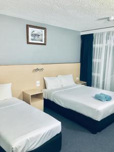 Postel nebo postele na pokoji v ubytování The Sands Motel Adelaide