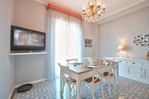 A television and/or entertainment centre at B&B Del Corso
