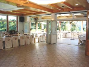 Restoran või mõni muu söögikoht majutusasutuses Hotel Gasthof Buchbauer