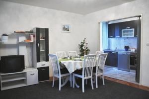 Kuchyň nebo kuchyňský kout v ubytování Apartment Center + 15 fotografií