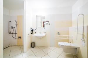 Uma casa de banho em Hotel Mlynska