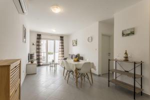 Posezení v ubytování COOL APARTMAN