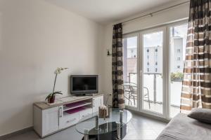 Televízia a/alebo spoločenská miestnosť v ubytovaní COOL APARTMAN