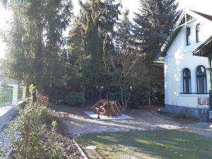 Vonkajšia záhrada v ubytovaní Szalay Villa