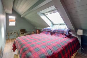 a bedroom with a bed in a attic at Prestigieux Appartement Pied Piste Luc Alphand 80 M2 Serre Chevalier Chantemerle in Saint-Chaffrey