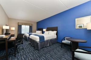 Letto o letti in una camera di Holiday Inn Express & Suites Peekskill-Lower Hudson Valley by IHG