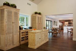 a kitchen with wooden cabinets and a dining room at SummerWood Inn in Paso Robles