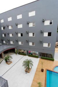 an overhead view of a hotel with palm trees in a courtyard at Golden Ville Hotel in Marabá