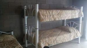 Una cama o camas cuchetas en una habitación  de Fénix El Salado