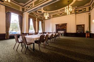 A restaurant or other place to eat at Cedar Court Hotel Harrogate