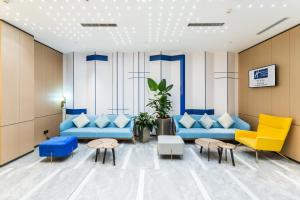 a waiting room with blue and yellow furniture at Holiday Inn Express Xi'an Ancient Town West, an IHG Hotel in Xi'an