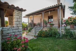 Gallery image of Family House with Garden in Igoumenitsa