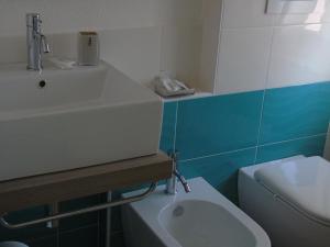 Łazienka w obiekcie B & B MARIMA ORGOSOLO