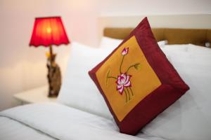 Ένα ή περισσότερα κρεβάτια σε δωμάτιο στο Busan Hotel