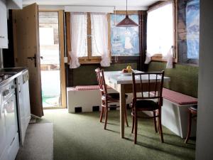 Gallery image of Casa Cadruvi, Ferienhaus in Obersaxen, 150 Quadratmeter in Obersaxen