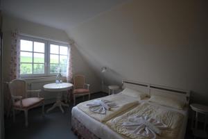 Postel nebo postele na pokoji v ubytování Landhaus Alt Reddevitz