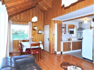 Kuchyň nebo kuchyňský kout v ubytování Casa Amoblada Frutillar + 22 fotografií