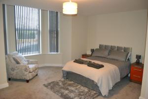 Meadow apartments Nottingham 객실 침대