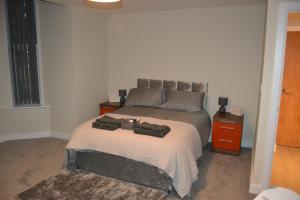 Giường trong phòng chung tại Meadow apartments Nottingham