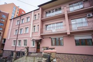Afbeelding uit fotogalerij van Hotel Complex Uhnovych in Ternopilʼ