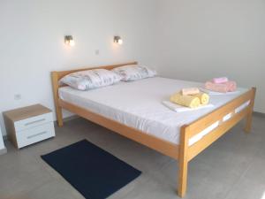 En eller flere senge i et værelse på Sea side App