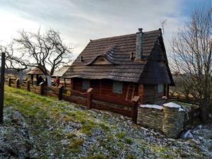 Budynek, w którym mieści się dom w stylu alpejskim