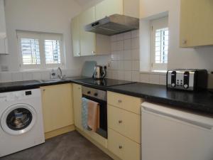A kitchen or kitchenette at Homely and well appointed Priory Apartment by Cliftonvalley Apartments