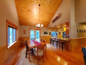 a dining room and kitchen with a wooden ceiling at Big Pines Lodge in Sunriver