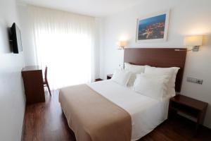 Postel nebo postele na pokoji v ubytování Hotel Miramar - São Pedro de Moel