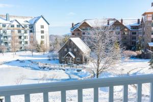 Long Trail House Condominiums at Stratton Mountain Resort saat musim dingin