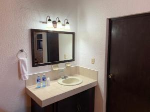 Koupelna v ubytování Hotel Los Arcos