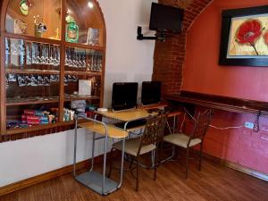 TV a/nebo společenská místnost v ubytování Hotel Los Arcos