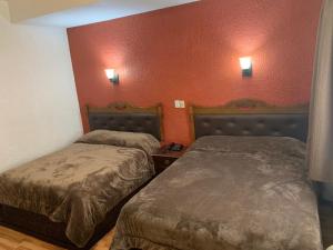 Postel nebo postele na pokoji v ubytování Hotel Los Arcos