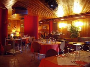 a restaurant with tables and chairs with wine glasses at Casa Preziosa - Cielo Alto in Breuil-Cervinia