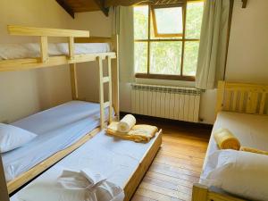 a room with two bunk beds and a window at Casa en Ushuaia in Ushuaia